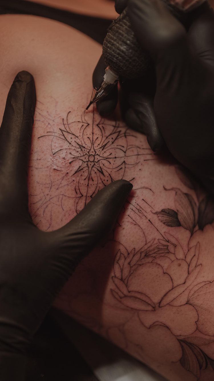 Tattoo by • Mateus de Assis | fineline botanical tattoos.