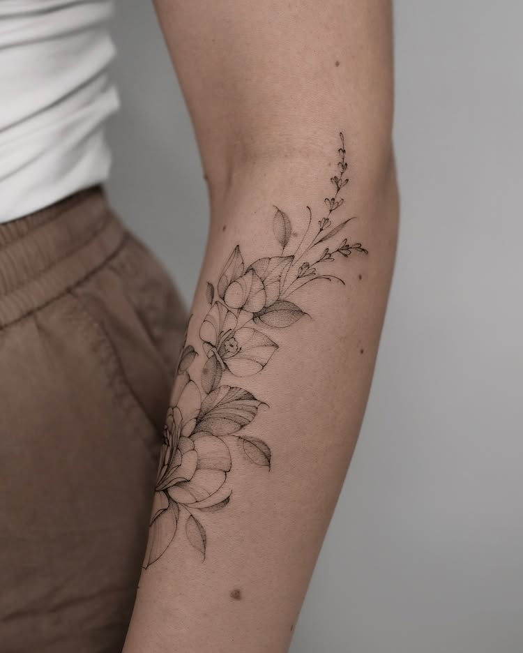 Tattoo by Asya Teriaeva • Floral tattoos Düsseldorf